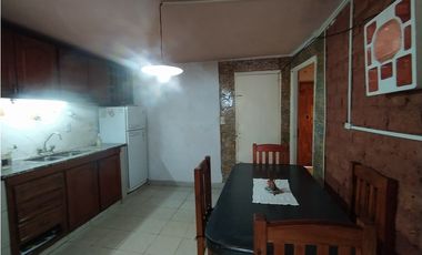 CASA A RECICLAR SOBRE BLAS PARERA ENTRE LAVALLE Y SANTA CATALINA