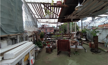 CASA A RECICLAR SOBRE BLAS PARERA ENTRE LAVALLE Y SANTA CATALINA