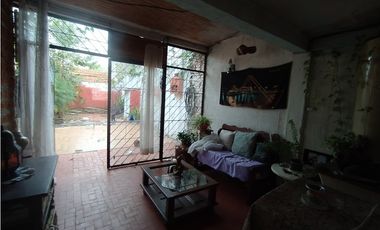 CASA A RECICLAR SOBRE BLAS PARERA ENTRE LAVALLE Y SANTA CATALINA