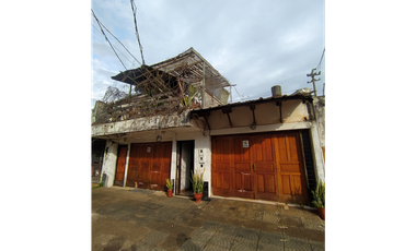 CASA A RECICLAR SOBRE BLAS PARERA ENTRE LAVALLE Y SANTA CATALINA