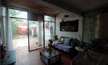 CASA A RECICLAR SOBRE BLAS PARERA ENTRE LAVALLE Y SANTA CATALINA