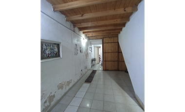 CASA A RECICLAR SOBRE BLAS PARERA ENTRE LAVALLE Y SANTA CATALINA