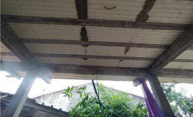 CASA A RECICLAR SOBRE BLAS PARERA ENTRE LAVALLE Y SANTA CATALINA