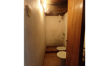 CASA A RECICLAR SOBRE BLAS PARERA ENTRE LAVALLE Y SANTA CATALINA