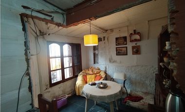 CASA A RECICLAR SOBRE BLAS PARERA ENTRE LAVALLE Y SANTA CATALINA