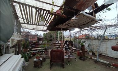CASA A RECICLAR SOBRE BLAS PARERA ENTRE LAVALLE Y SANTA CATALINA