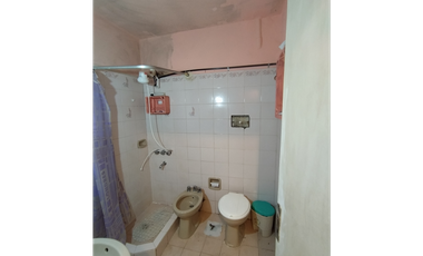 CASA A RECICLAR SOBRE BLAS PARERA ENTRE LAVALLE Y SANTA CATALINA