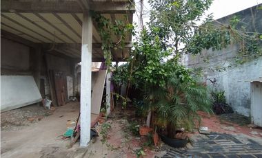 CASA A RECICLAR SOBRE BLAS PARERA ENTRE LAVALLE Y SANTA CATALINA