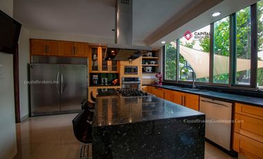 Casa de Lujo en Venta con alberca en Las Cumbres Virreyes Residencial Zapopan