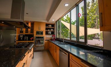 Casa de Lujo en Venta con alberca en Las Cumbres Virreyes Residencial Zapopan