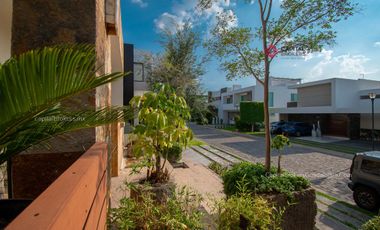 Casa de Lujo en Venta con alberca en Las Cumbres Virreyes Residencial Zapopan
