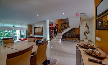 Casa de Lujo en Venta con alberca en Las Cumbres Virreyes Residencial Zapopan