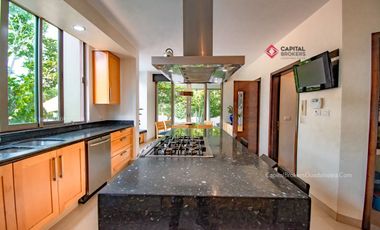 Casa de Lujo en Venta con alberca en Las Cumbres Virreyes Residencial Zapopan