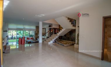 Casa de Lujo en Venta con alberca en Las Cumbres Virreyes Residencial Zapopan