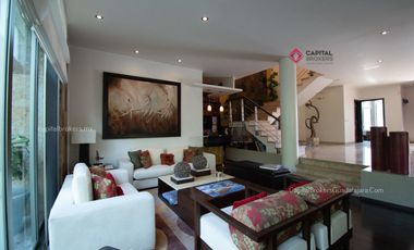 Casa de Lujo en Venta con alberca en Las Cumbres Virreyes Residencial Zapopan