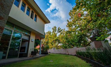 Casa de Lujo en Venta con alberca en Las Cumbres Virreyes Residencial Zapopan