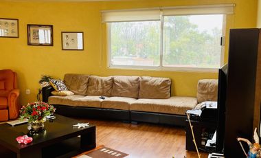 HERMOSA CASA EN VENTA CON GRAN JARDIN EN CALLE CERRADA