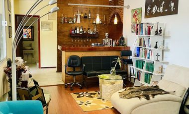 HERMOSA CASA EN VENTA CON GRAN JARDIN EN CALLE CERRADA
