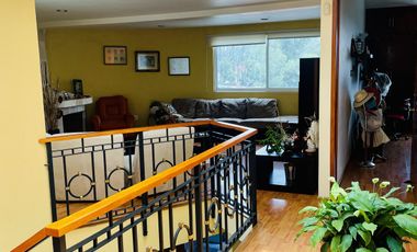 HERMOSA CASA EN VENTA CON GRAN JARDIN EN CALLE CERRADA