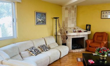 HERMOSA CASA EN VENTA CON GRAN JARDIN EN CALLE CERRADA