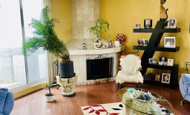 HERMOSA CASA EN VENTA CON GRAN JARDIN EN CALLE CERRADA
