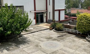 HERMOSA CASA EN VENTA CON GRAN JARDIN EN CALLE CERRADA