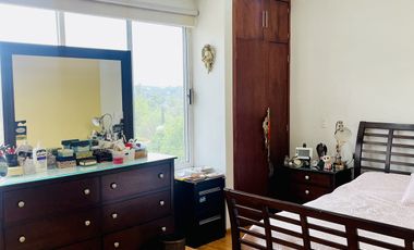 HERMOSA CASA EN VENTA CON GRAN JARDIN EN CALLE CERRADA