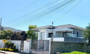 HERMOSA CASA EN VENTA, SECTOR CHALLUABAMBA