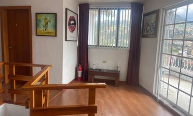 CASA ESQUINERA FULL AMOBLADA, CON LINDA VISTA A LA CIUDAD