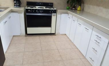 CASA ESQUINERA FULL AMOBLADA, CON LINDA VISTA A LA CIUDAD
