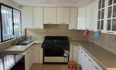 CASA EN VENTA, CON VISTA A LA CIUDAD.SECTOR LA PLAYA
