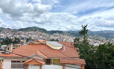 CASA ESQUINERA FULL AMOBLADA, CON LINDA VISTA A LA CIUDAD