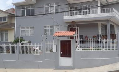 CASA ESQUINERA FULL AMOBLADA, CON LINDA VISTA A LA CIUDAD