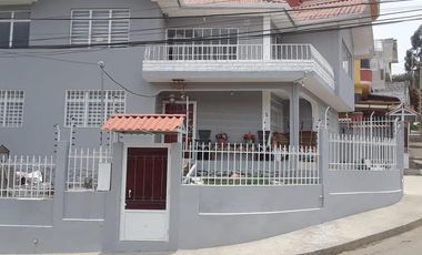 CASA ESQUINERA FULL AMOBLADA, CON LINDA VISTA A LA CIUDAD