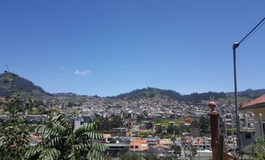 CASA ESQUINERA FULL AMOBLADA, CON LINDA VISTA A LA CIUDAD