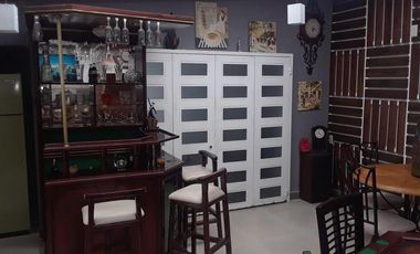 CASA ESQUINERA FULL AMOBLADA, CON LINDA VISTA A LA CIUDAD