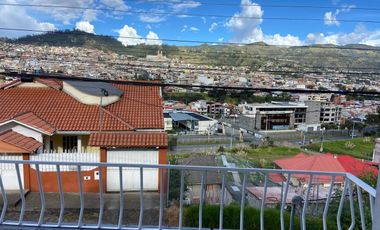 CASA EN VENTA, CON VISTA A LA CIUDAD.SECTOR LA PLAYA