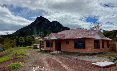 HERMOSA QUINTA EN VENTA, SECTOR PAMPA CRESPO