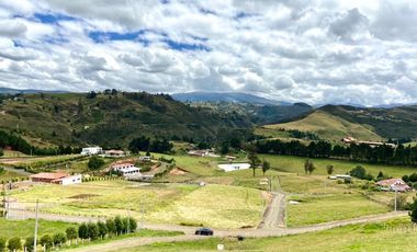 TERRENO EN VENTA, CONJUNTO PRIVADO. A 15 MINUTOS DE CUENCA