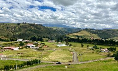 TERRENO EN VENTA, CONJUNTO PRIVADO. A 15 MINUTOS DE CUENCA