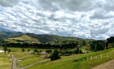 TERRENO EN VENTA, CONJUNTO PRIVADO. A 15 MINUTOS DE CUENCA