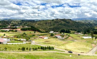 TERRENO EN VENTA, CONJUNTO PRIVADO. A 15 MINUTOS DE CUENCA