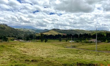 TERRENO EN VENTA, CONJUNTO PRIVADO. A 15 MINUTOS DE CUENCA