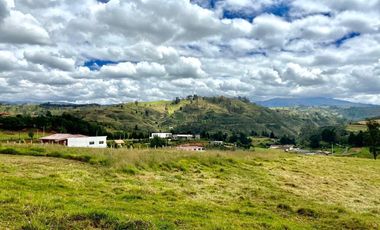 TERRENO EN VENTA, CONJUNTO PRIVADO. A 15 MINUTOS DE CUENCA