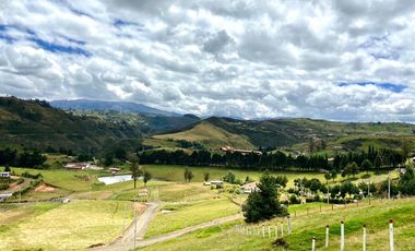 TERRENO EN VENTA, CONJUNTO PRIVADO. A 15 MINUTOS DE CUENCA