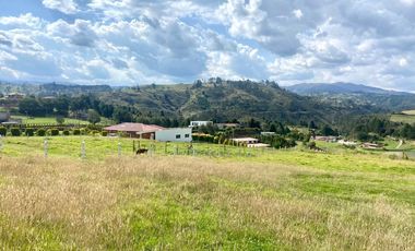 TERRENO EN VENTA, CONJUNTO PRIVADO. A 15 MINUTOS DE CUENCA