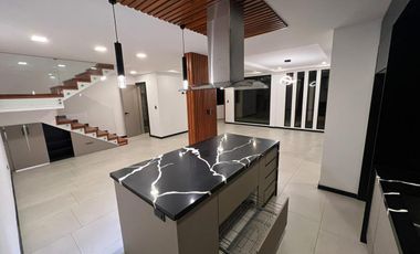 HERMOSA CASA EN VENTA, SECTOR AVENIDA DEL MIGRANTE