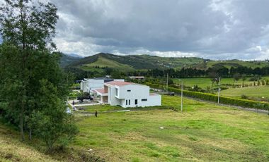 TERRENO EN VENTA, CONJUNTO EXCLUSIVO- ZHUCAY TARQUI