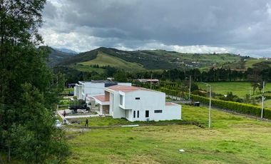 TERRENO EN VENTA, CONJUNTO EXCLUSIVO- ZHUCAY TARQUI