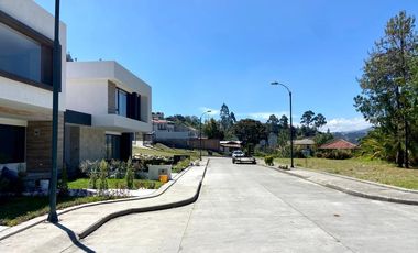 HERMOSOS TERRENOS EN VENTA, SECTOR CAPULISPAMBA